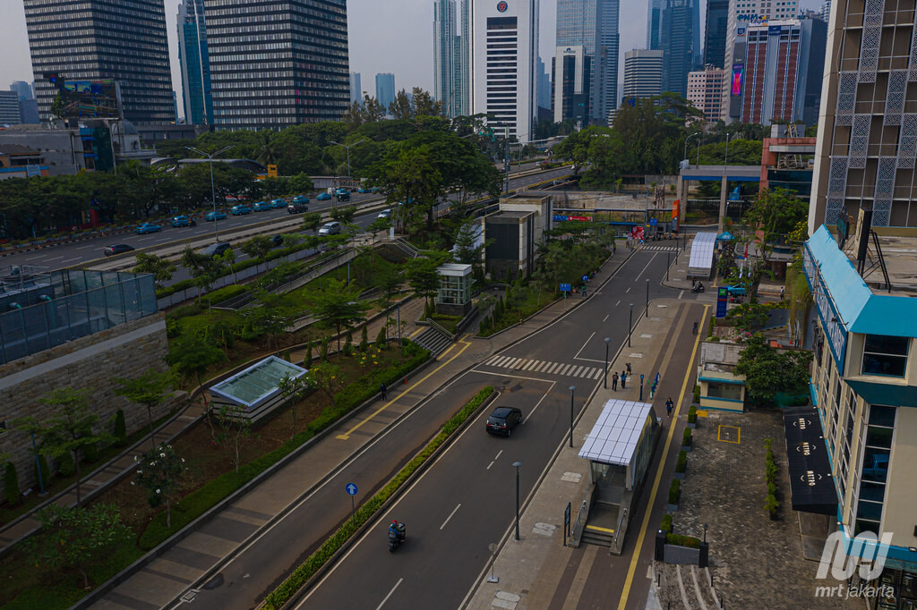 Foto udara menunjukkan kawasan Dukuh Atas sebagai pionir pengembangan kawasan transit. Di sini, terdapat sekurang-kurangnya lima moda transportasi umum sehingga membutuhkan pengelolaan yang baik. Foto oleh PT MRT Jakarta (Perseroda)/Irwan Citrajaya.